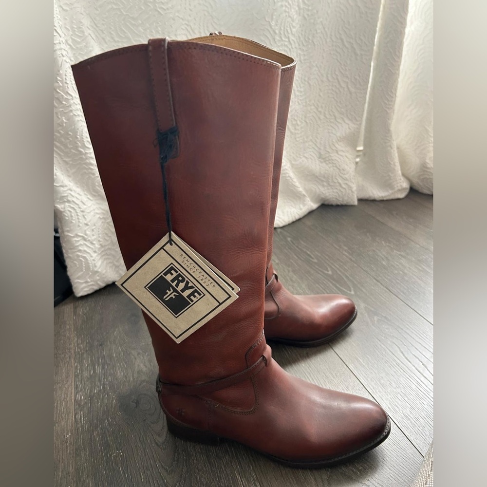 Never worn women’s Frye brown leather boots